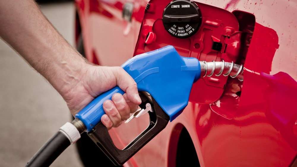 BREAKING NEWS // Weekend mai plăcut pentru șoferi. Carburanții se IEFTINESC considerabil